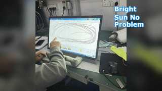 1500니트 산업용 터치스크린: 어디서나 명확하게 볼 수 있음