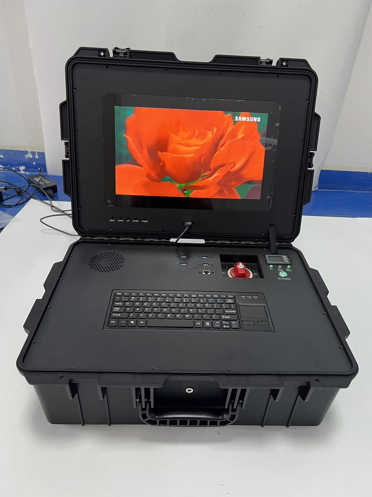 최신 회사 블로그 신제품 15.6인치 견고한 휴대용 안드로이드 올인원 워크스테이션